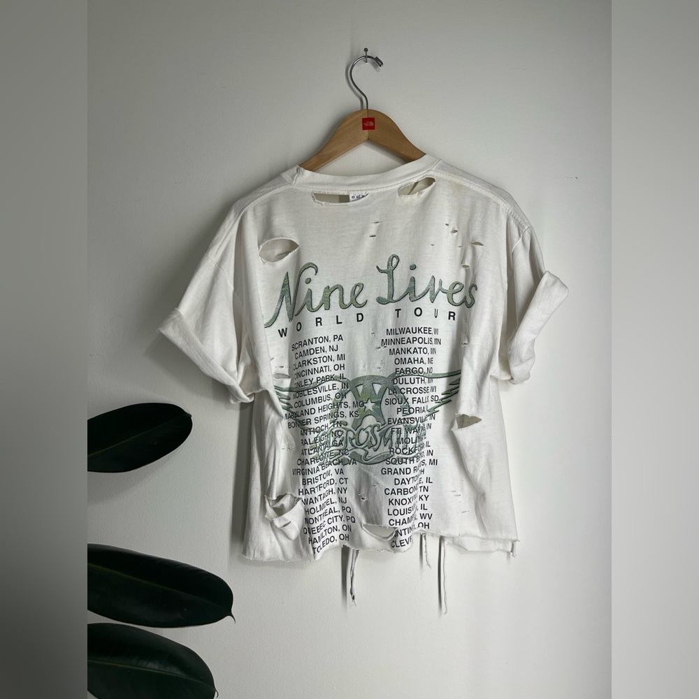 NINE LIVES HAND DISTRESSED VINTAGE TEE